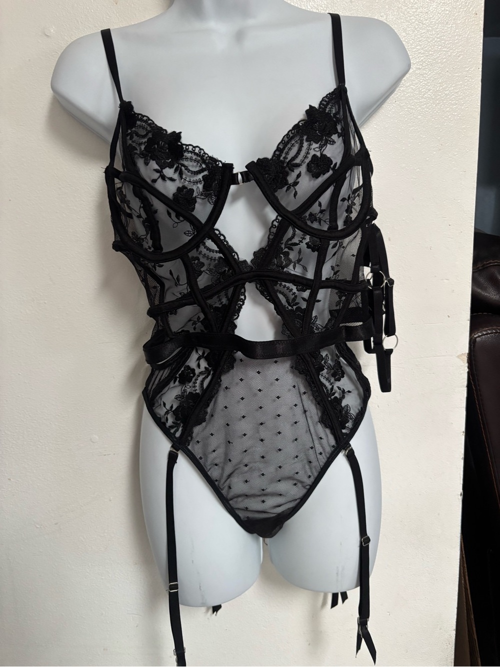Black Floral Embroidered Lace Bodysuit with Garter Straps - Size Large nwot